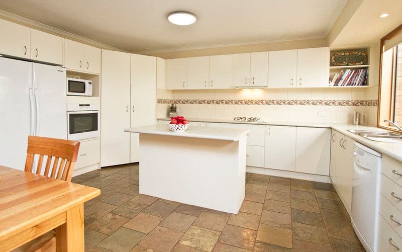18 Selsdon Court, GREENSBOROUGH VIC 3088, Greensborough - Thumbnail 3