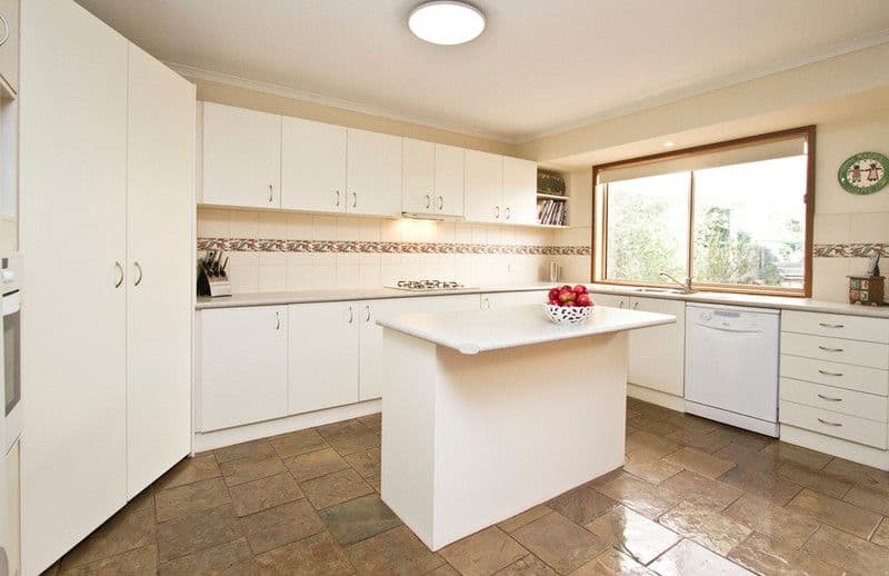 18 Selsdon Court, GREENSBOROUGH VIC 3088, Greensborough - Thumbnail 4