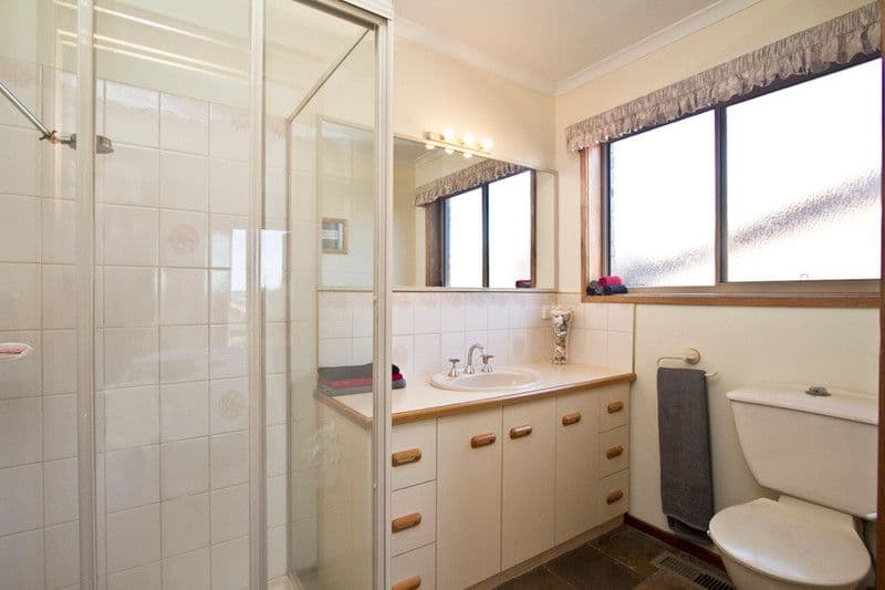 18 Selsdon Court, GREENSBOROUGH VIC 3088, Greensborough - Thumbnail 8