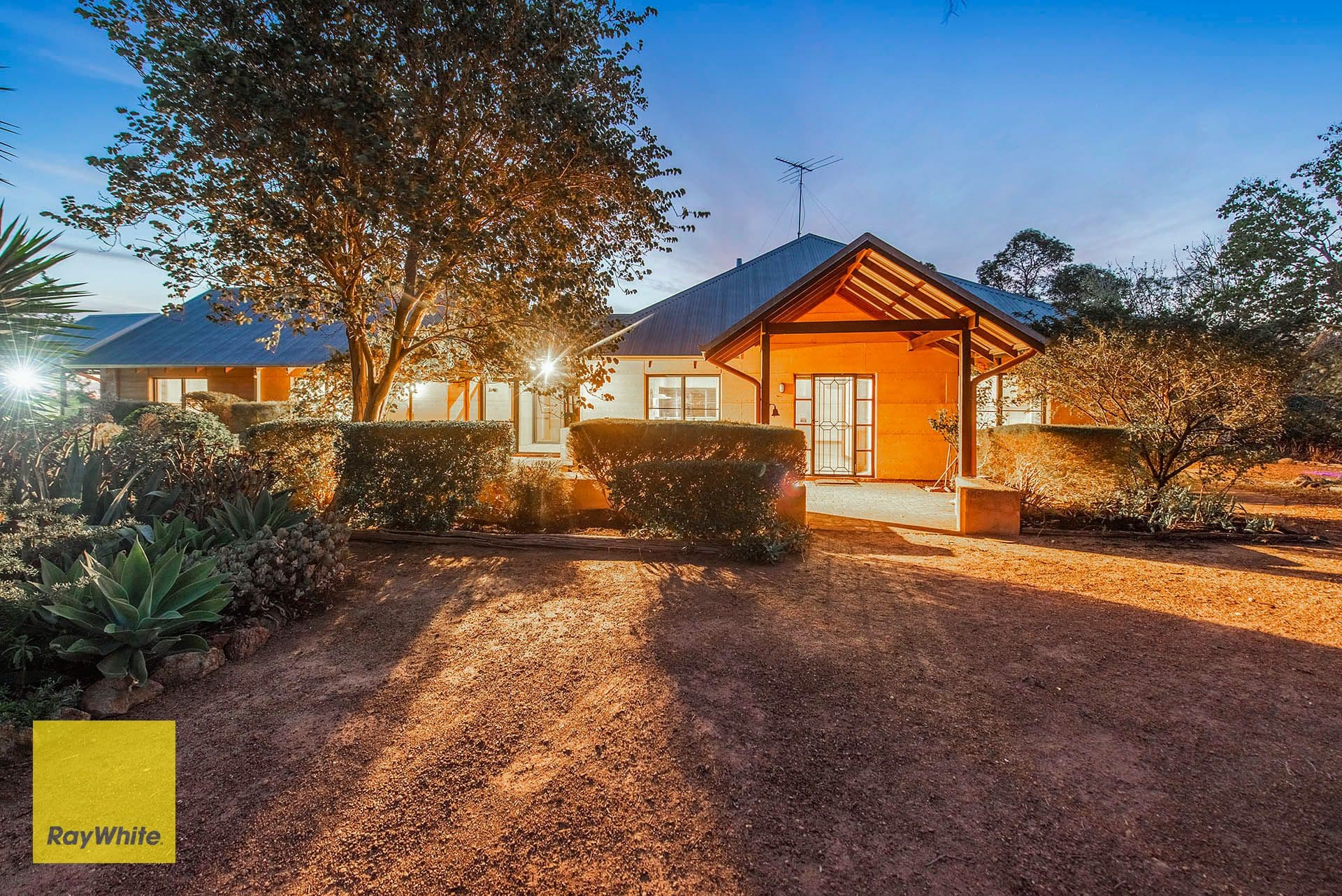 11 Summerfield Place, Gooseberry Hill WA 6076, Gooseberry Hill - Thumbnail 2