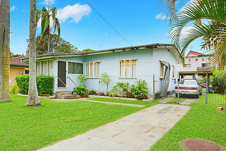 50 Falkinder Avenue, Paradise Point QLD 4216, Paradise Point - Thumbnail 2
