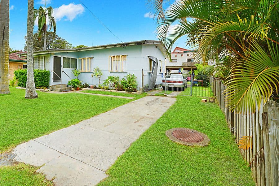 50 Falkinder Avenue, Paradise Point QLD 4216, Paradise Point - Thumbnail 3