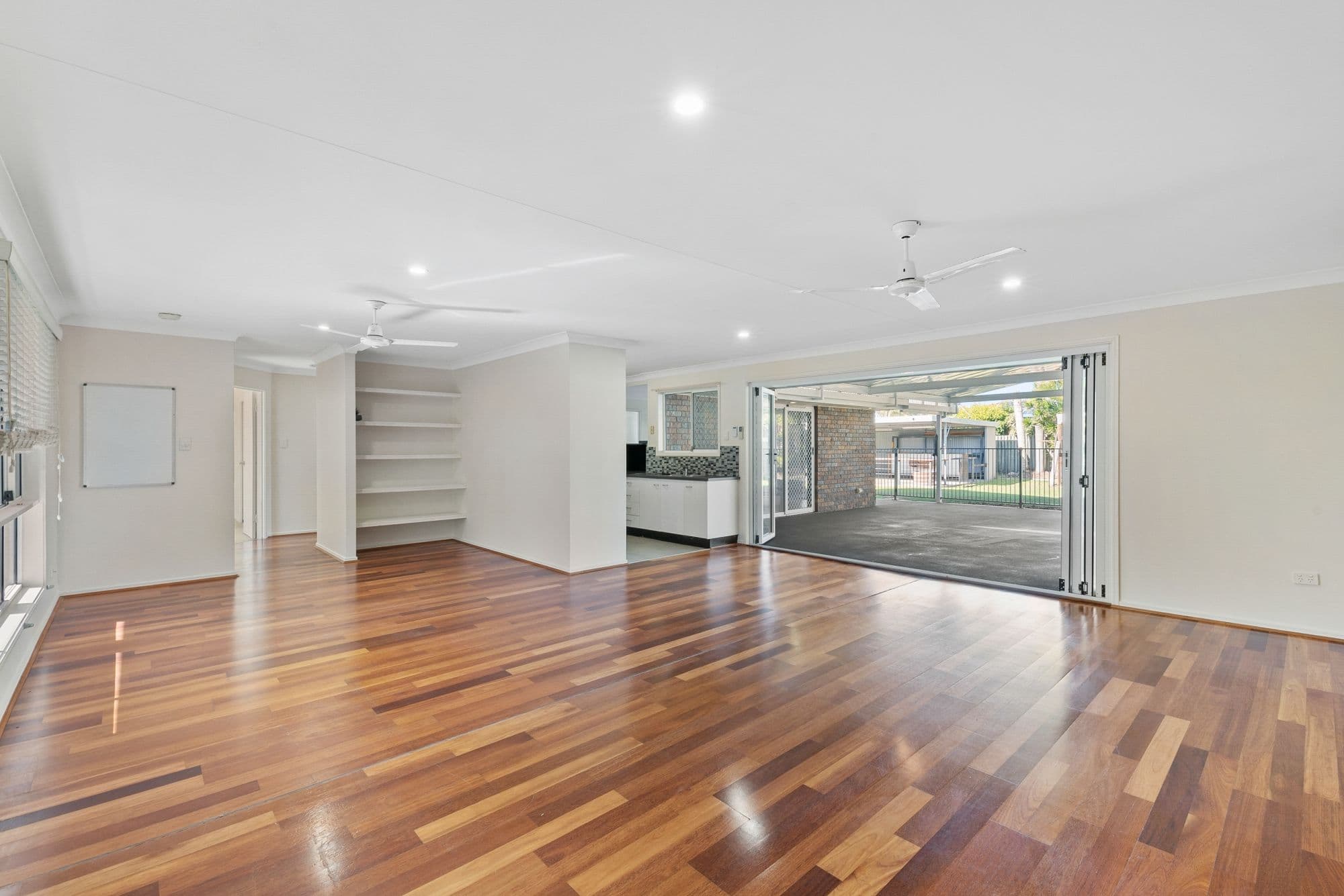 25 Linthaven Drive, Rothwell QLD 4022, Rothwell - Thumbnail 2