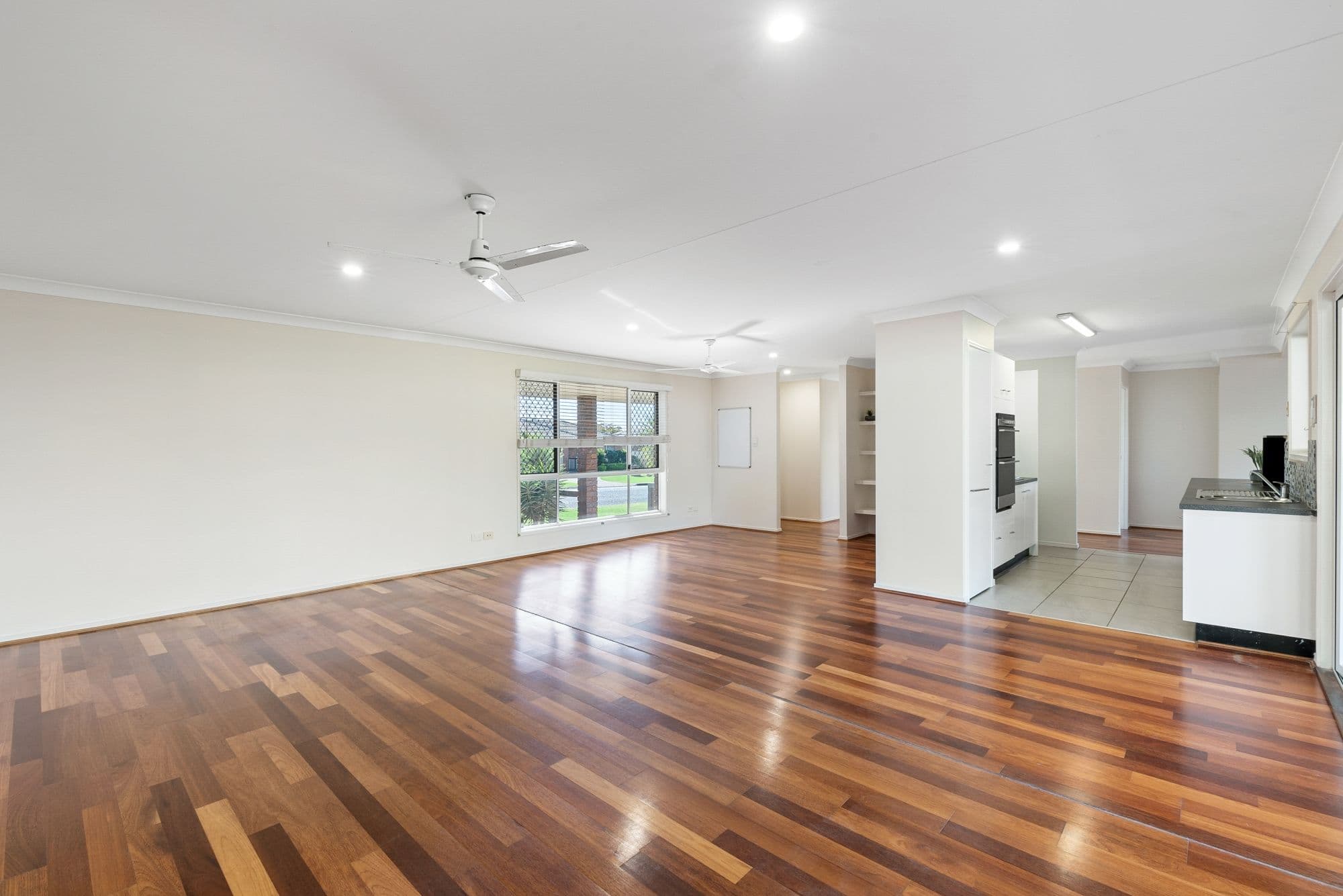 25 Linthaven Drive, Rothwell QLD 4022, Rothwell - Thumbnail 3