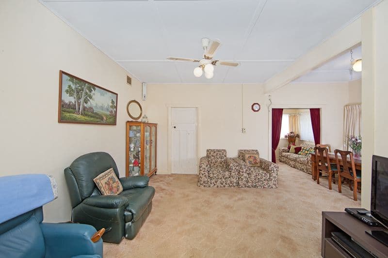 15 Brooke Avenue, KILLARNEY VALE NSW 2261, Killarney Vale - Thumbnail 2