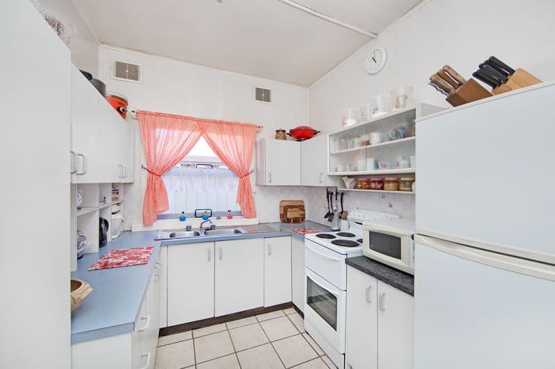 15 Brooke Avenue, KILLARNEY VALE NSW 2261, Killarney Vale - Thumbnail 4