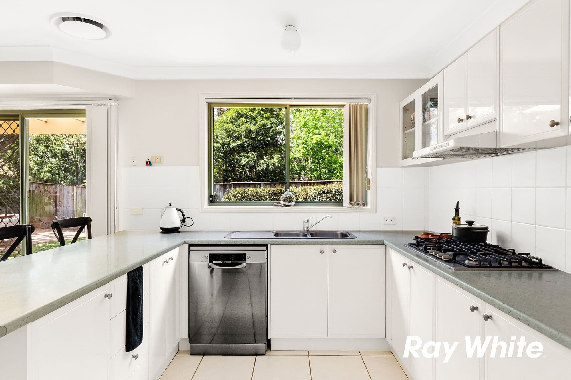 8 Longley Place, Castle Hill - Thumbnail 4
