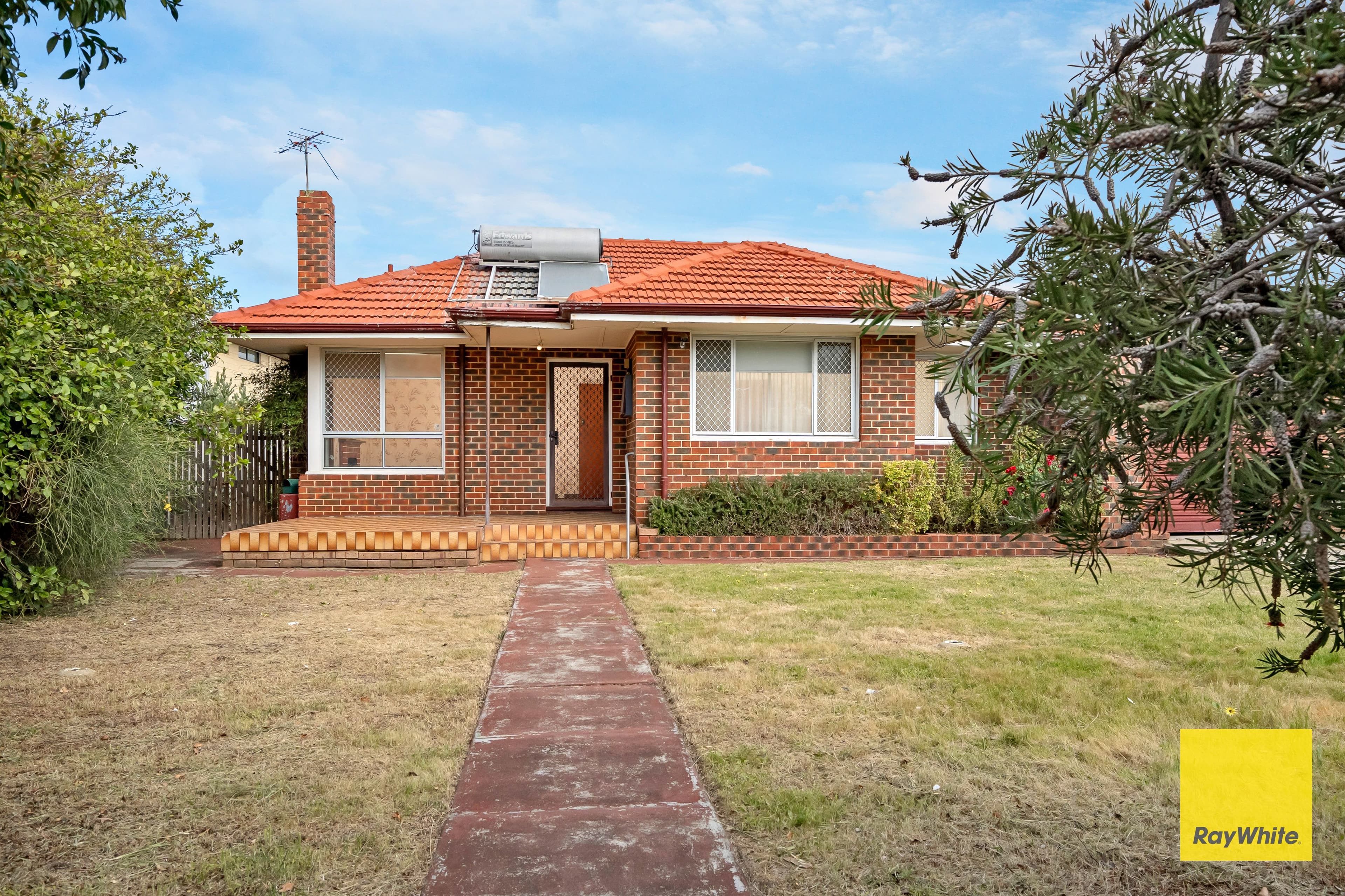 118 Ravenswood Drive, Nollamara WA 6061, Nollamara - Thumbnail 2