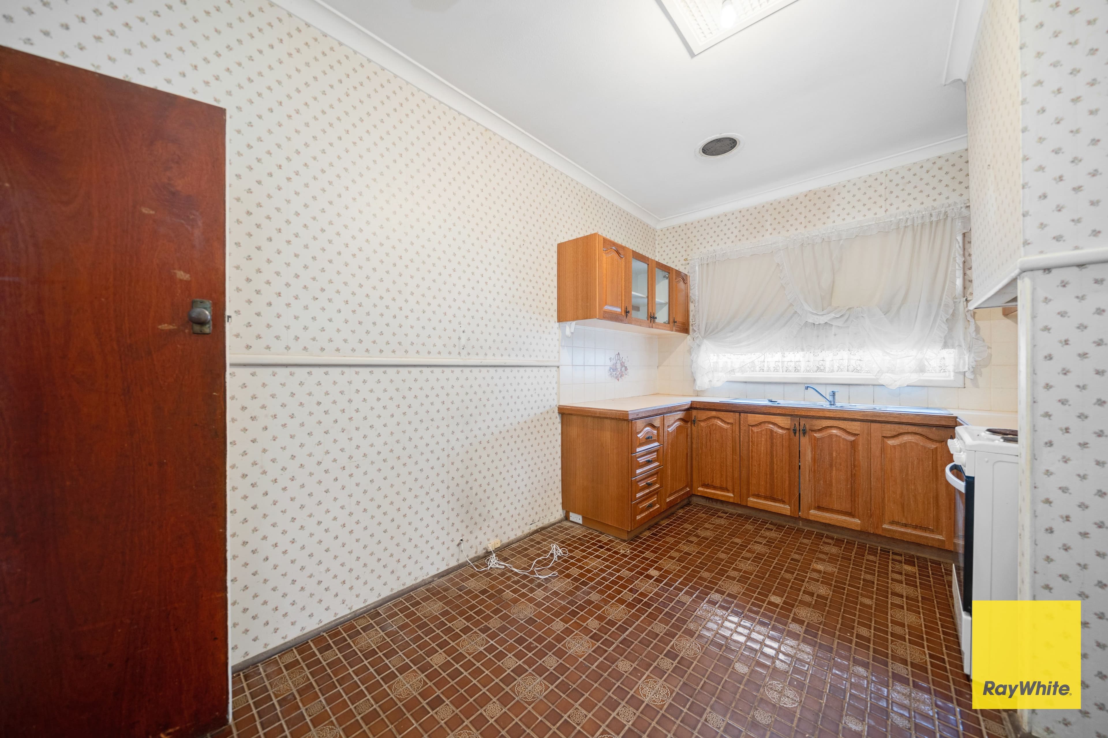 118 Ravenswood Drive, Nollamara WA 6061, Nollamara - Thumbnail 5