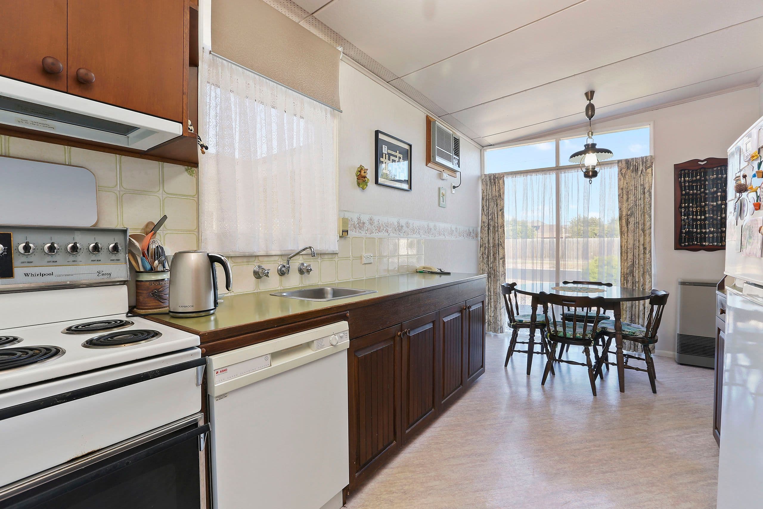 15 Canterbury Road East, Lara VIC 3212, Lara - Thumbnail 2