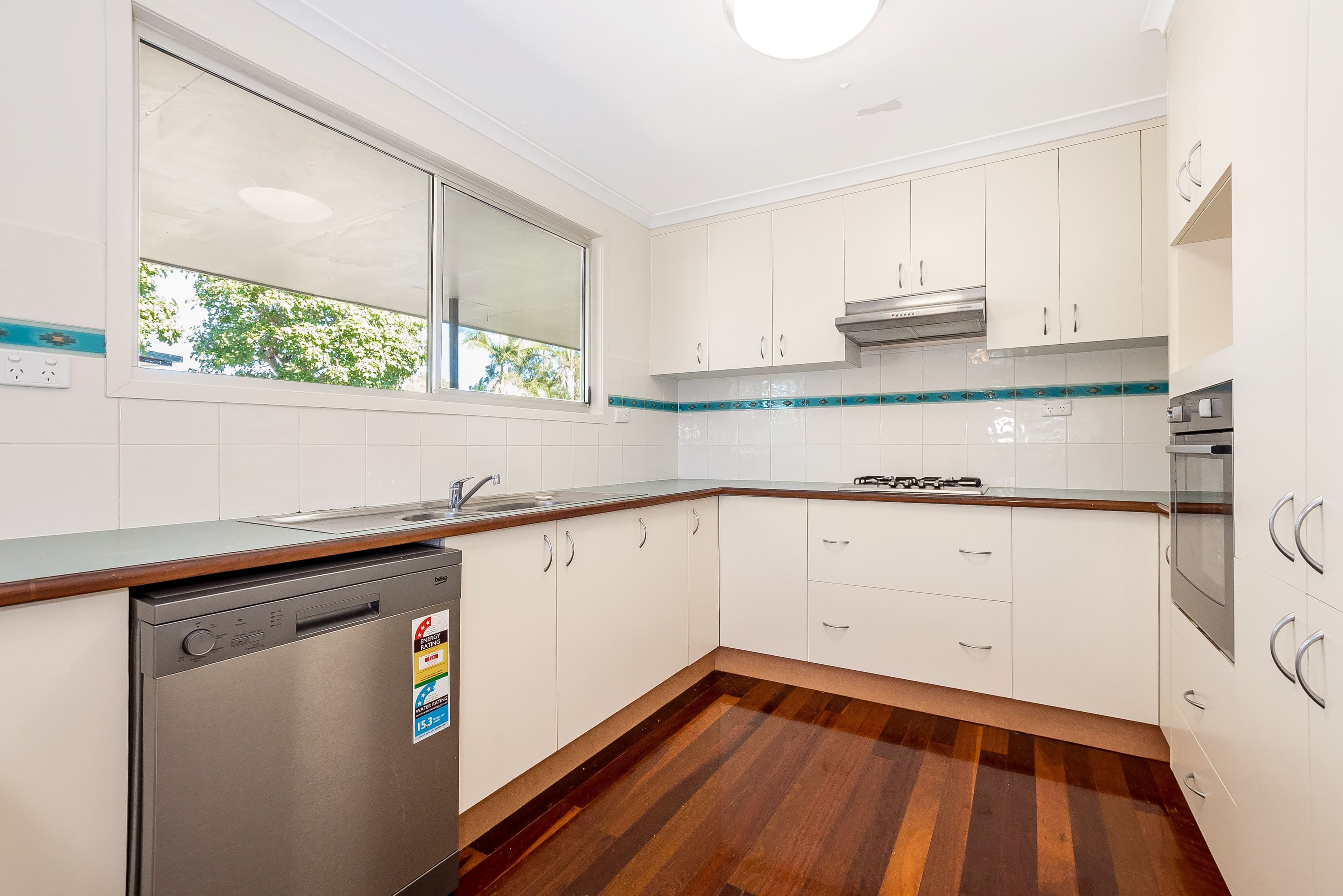 28 Sayre Cresent, Boyne Island QLD 4680, Boyne Island - Thumbnail 8