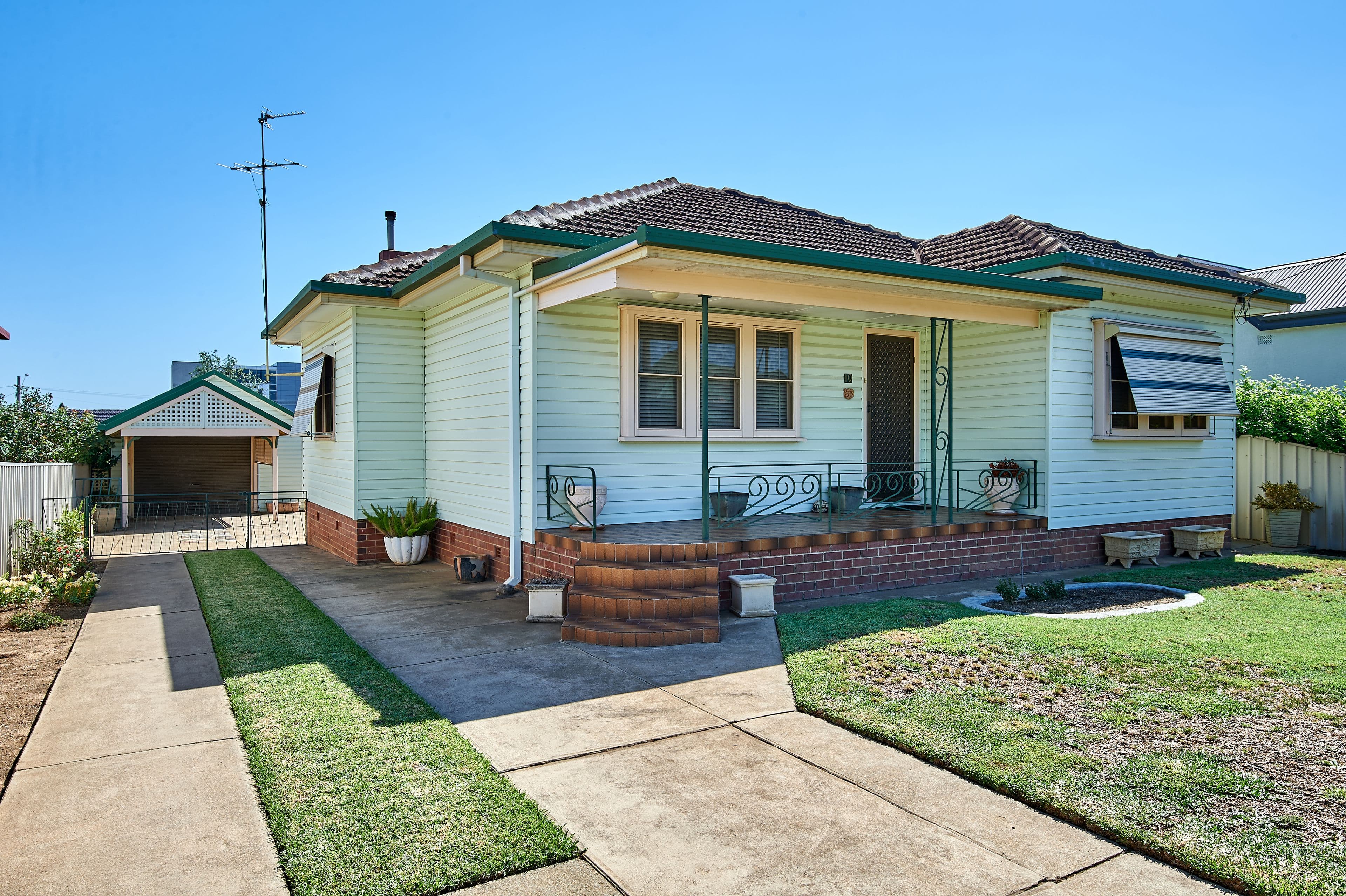 19 Darlow Street, Wagga Wagga - Image 1