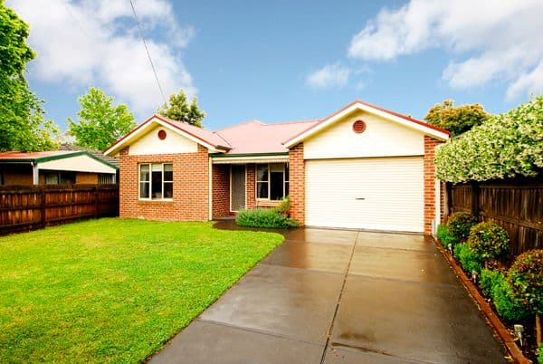 6 Longfellow Avenue, MOOROOLBARK VIC 3138, Mooroolbark - Image 1