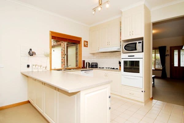 6 Longfellow Avenue, MOOROOLBARK VIC 3138, Mooroolbark - Thumbnail 5