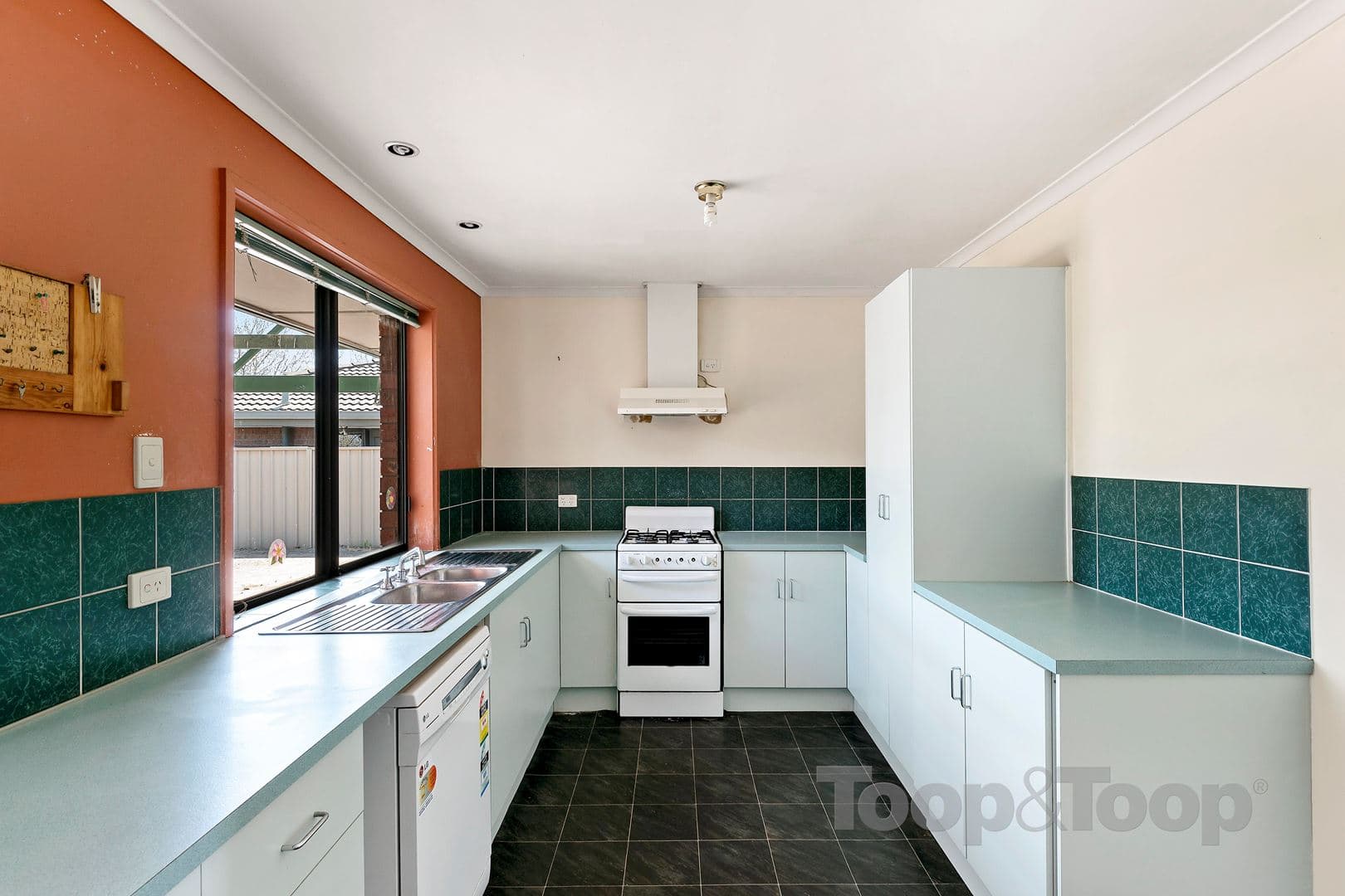 16 Cowrie Drive, Seaford Rise SA 5169, Seaford Rise - Thumbnail 4