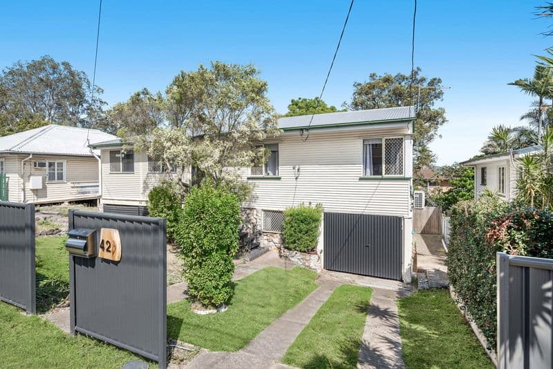 42 Roseneath Parade, Wynnum West - Image 1