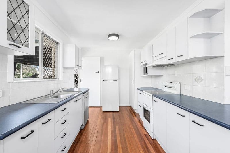 42 Roseneath Parade, Wynnum West - Thumbnail 3