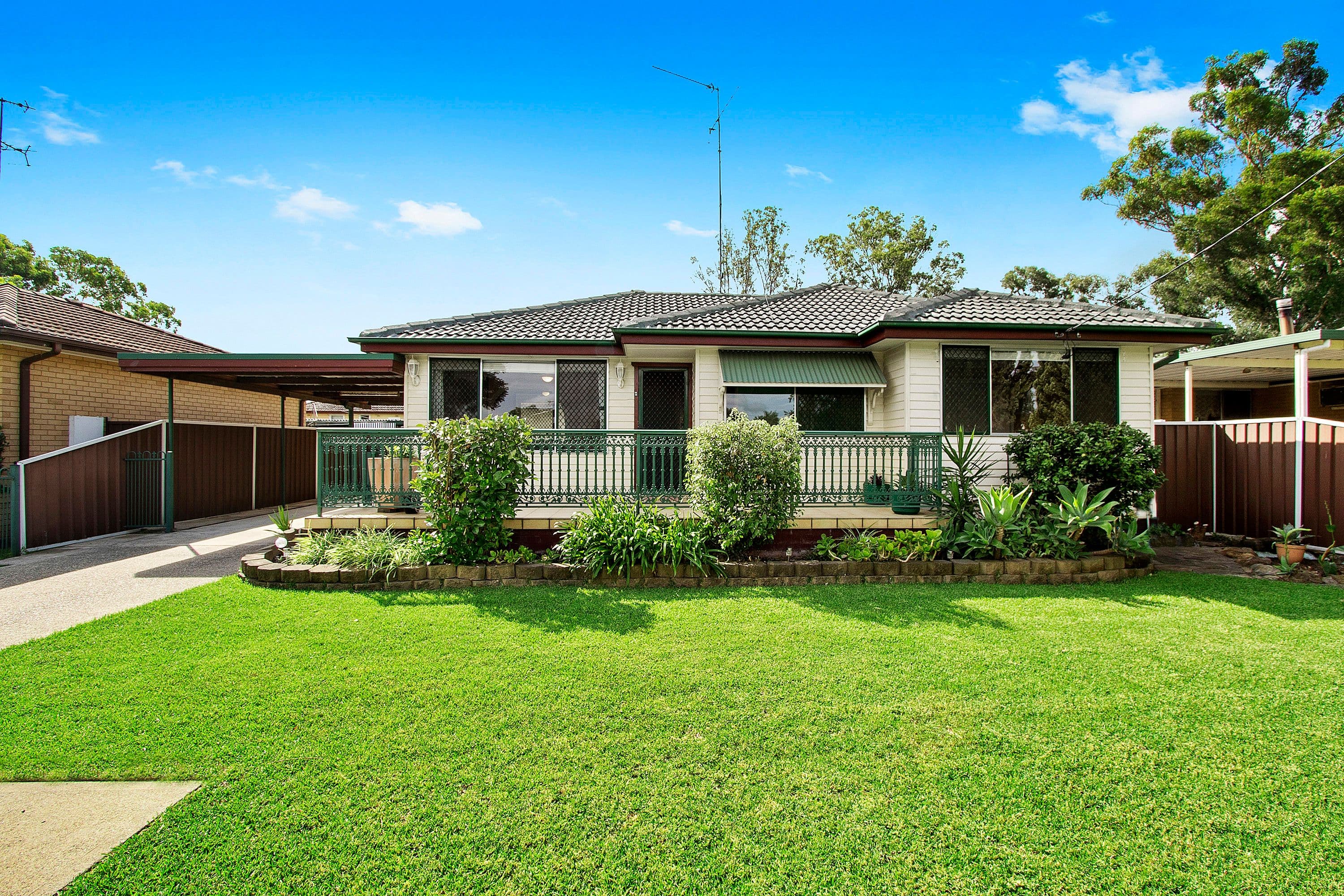 11 Bradley Road, South Windsor - Image 1