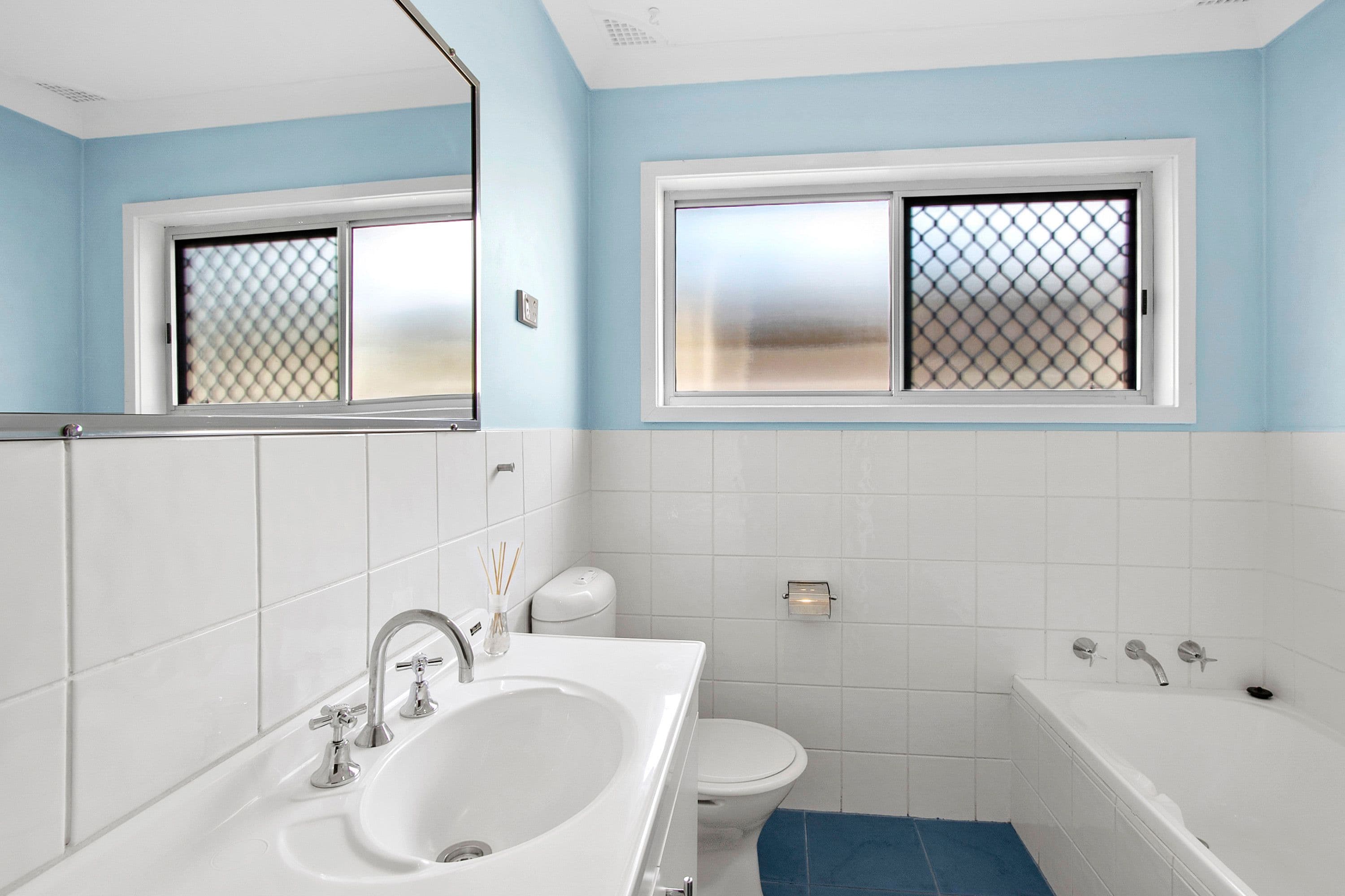 11 Bradley Road, South Windsor - Thumbnail 5