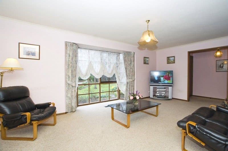 12 MARLOO Court, CROYDON HILLS VIC 3136, Croydon Hills - Thumbnail 2