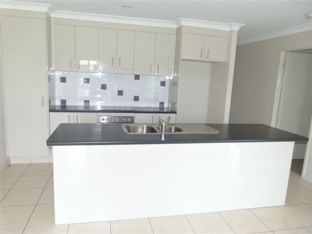 81 Jacaranda Drive, YAMANTO QLD 4305, Yamanto - Thumbnail 4