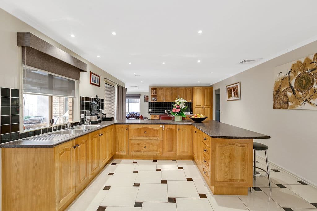 2 Callan Court, MILL PARK VIC 3082, Mill Park - Thumbnail 2