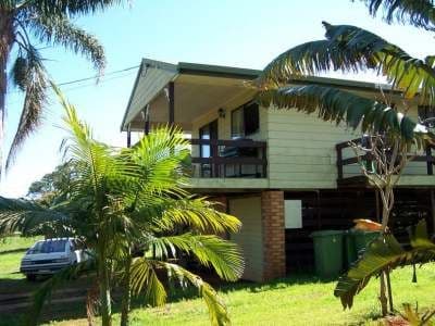 18 Melaleaca Drive, LAMB ISLAND QLD 4184, Lamb Island - Image 1