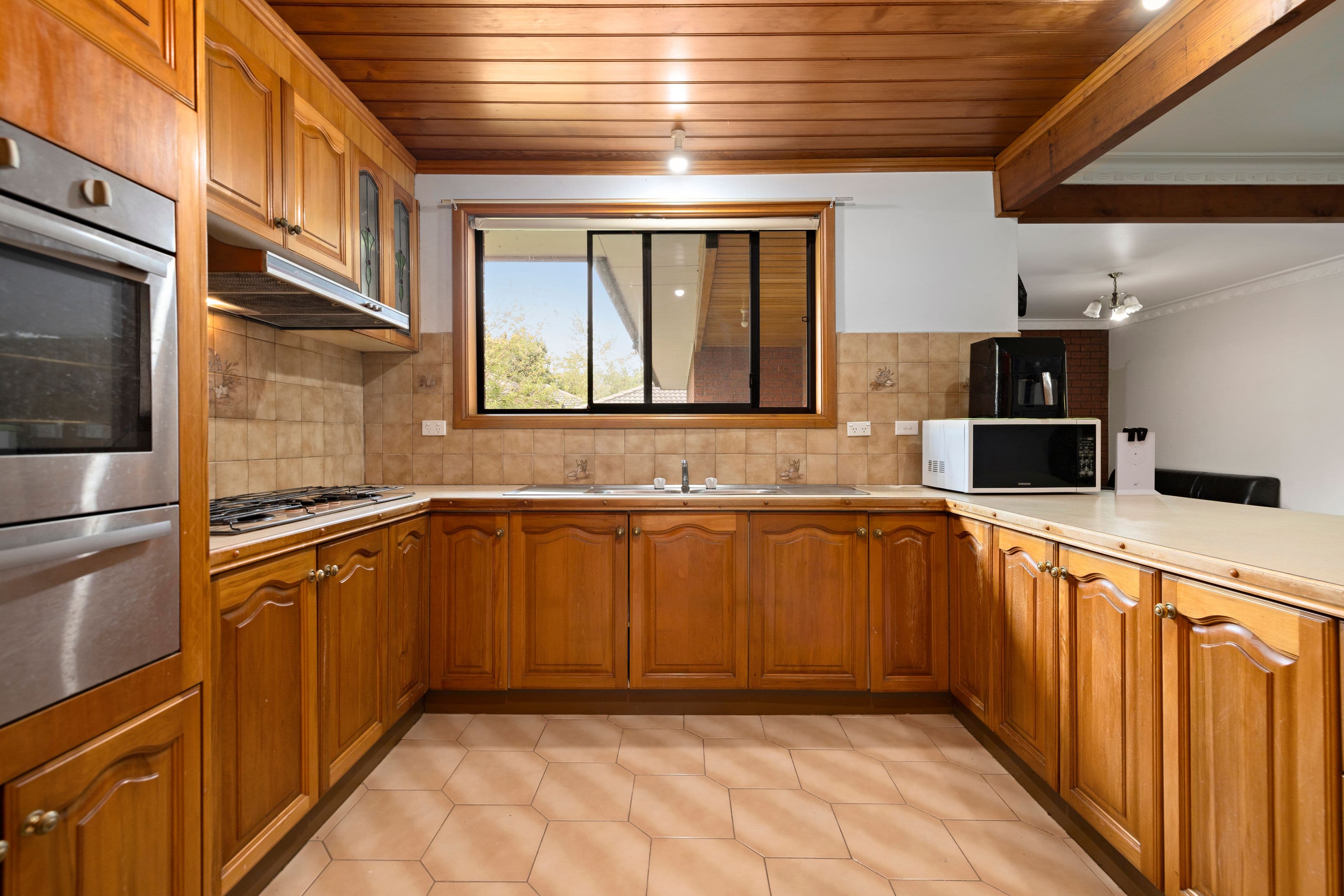 4 Silverton Drive, Ferntree Gully VIC 3156, Ferntree Gully - Thumbnail 5