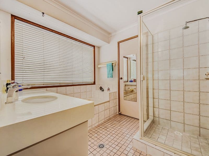14 St Amand Street, SINNAMON PARK QLD 4073, Sinnamon Park - Thumbnail 3