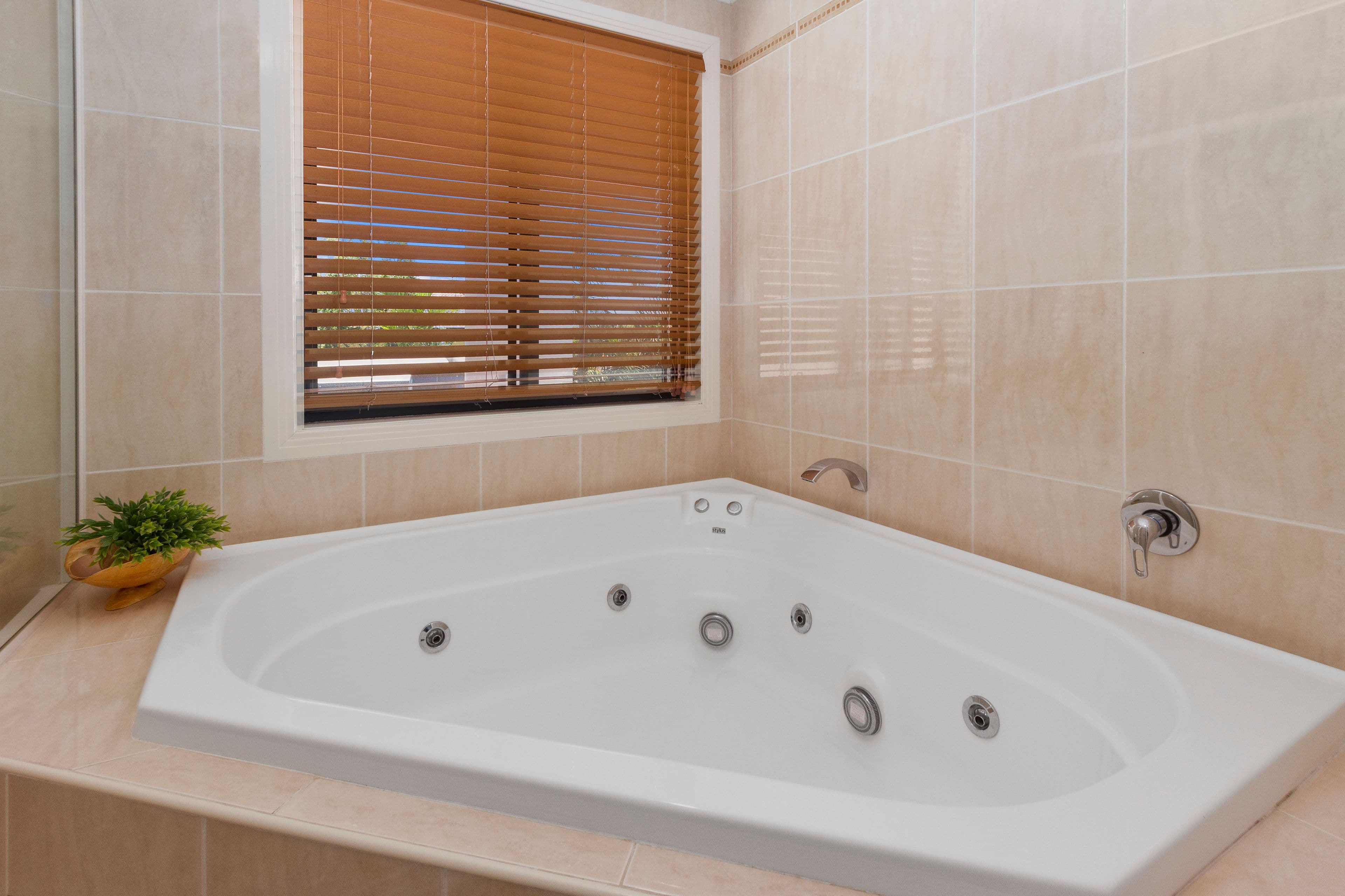 1 Petworth Court, Arundel QLD 4214, Arundel - Thumbnail 5