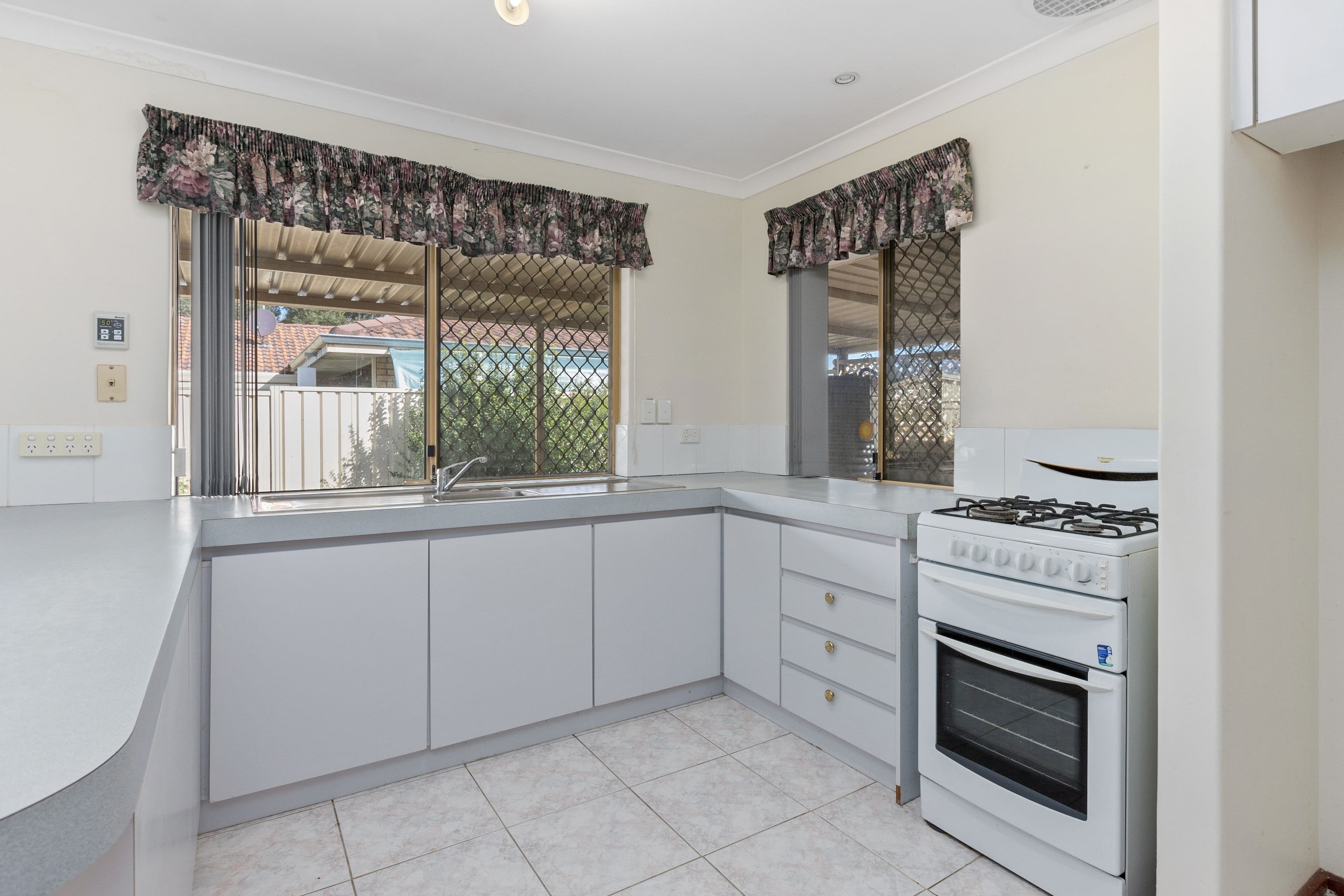 10 Sandridge Street, Gosnells WA 6110, Gosnells - Thumbnail 8