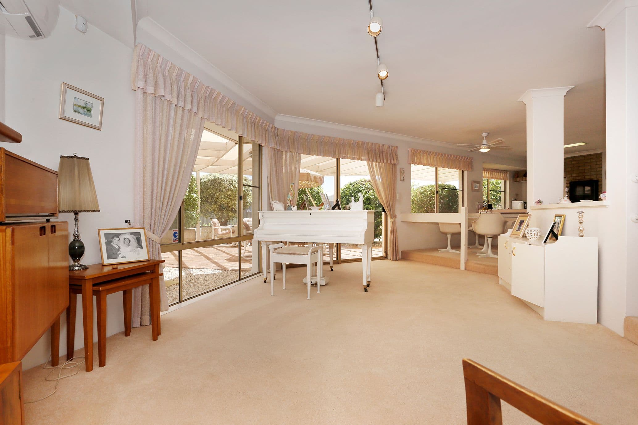 12 Harman Road, Sorrento WA 6020, Sorrento - Thumbnail 2