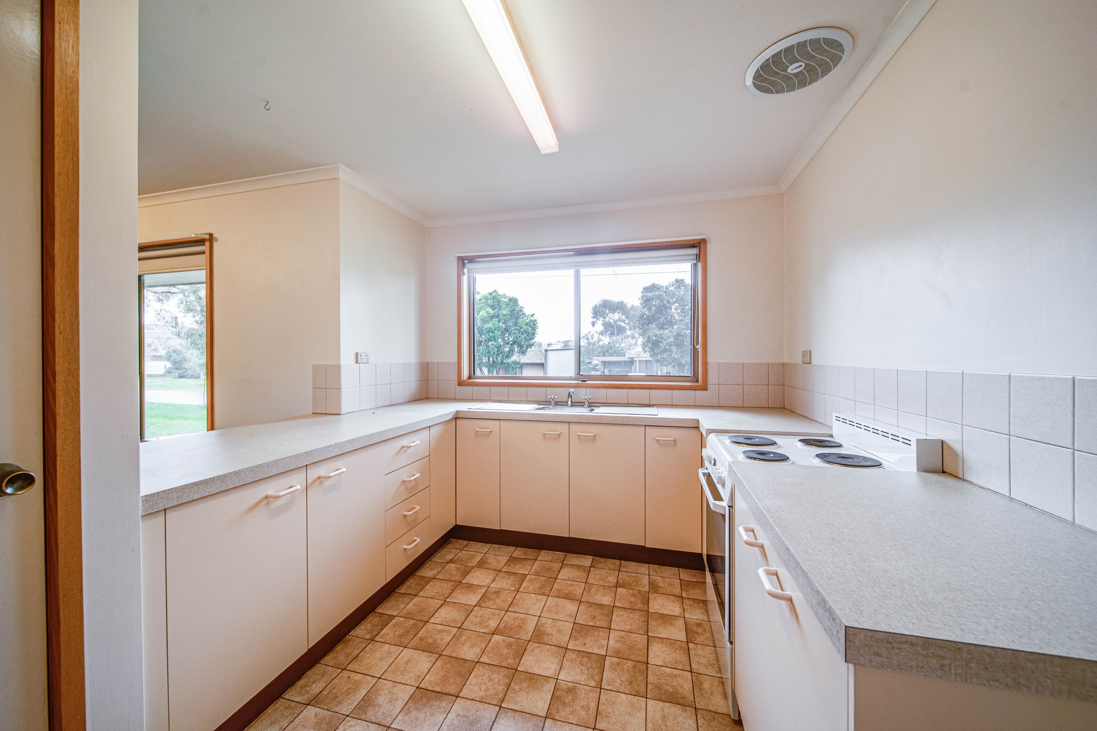 16 Aspinall Street, Golden Square VIC 3555, Golden Square - Thumbnail 2