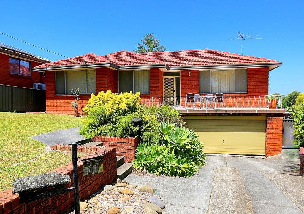 37 Sevenoaks Crescent, Bass Hill - Image 1