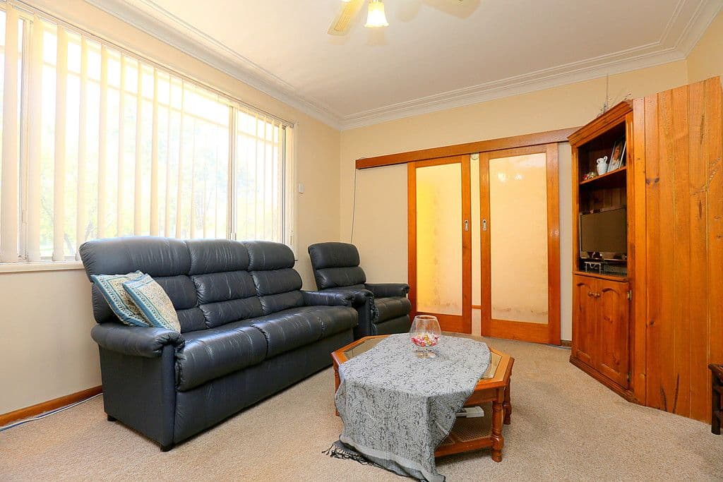 37 Sevenoaks Crescent, Bass Hill - Thumbnail 2