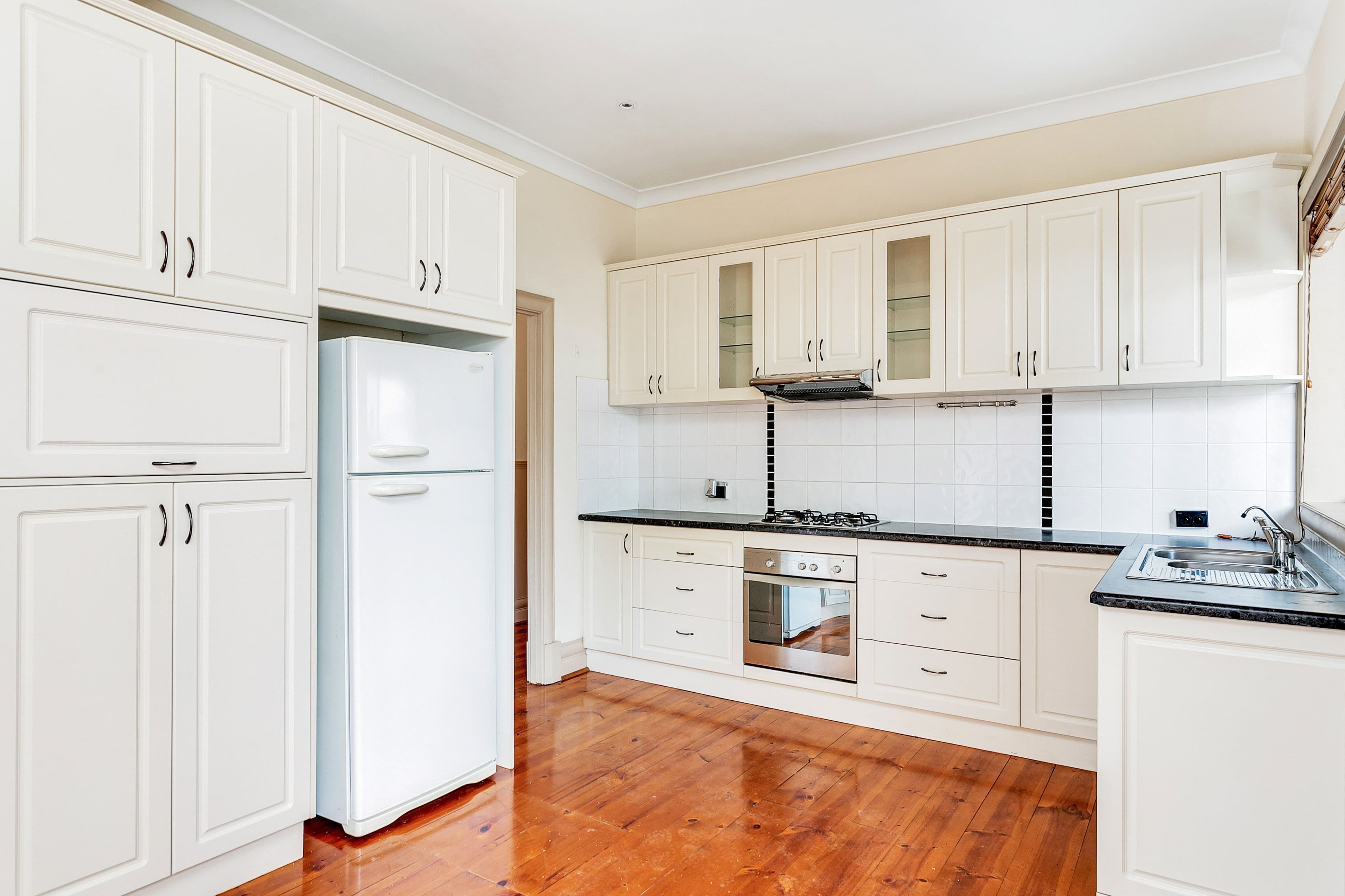 15 Montacute Road, Campbelltown SA 5074, Campbelltown - Thumbnail 3