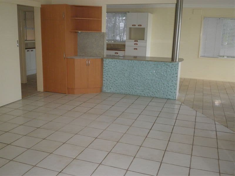216 The Esplanade, BURLEIGH HEADS QLD 4220, Burleigh Heads - Thumbnail 5