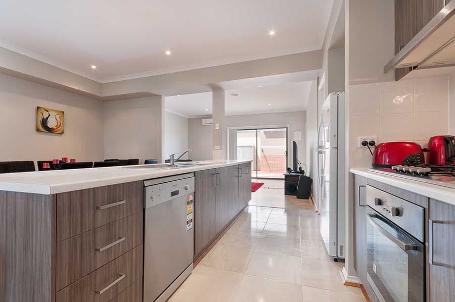 1 Clarendon Avenue, Craigieburn VIC 3064, Craigieburn - Thumbnail 2