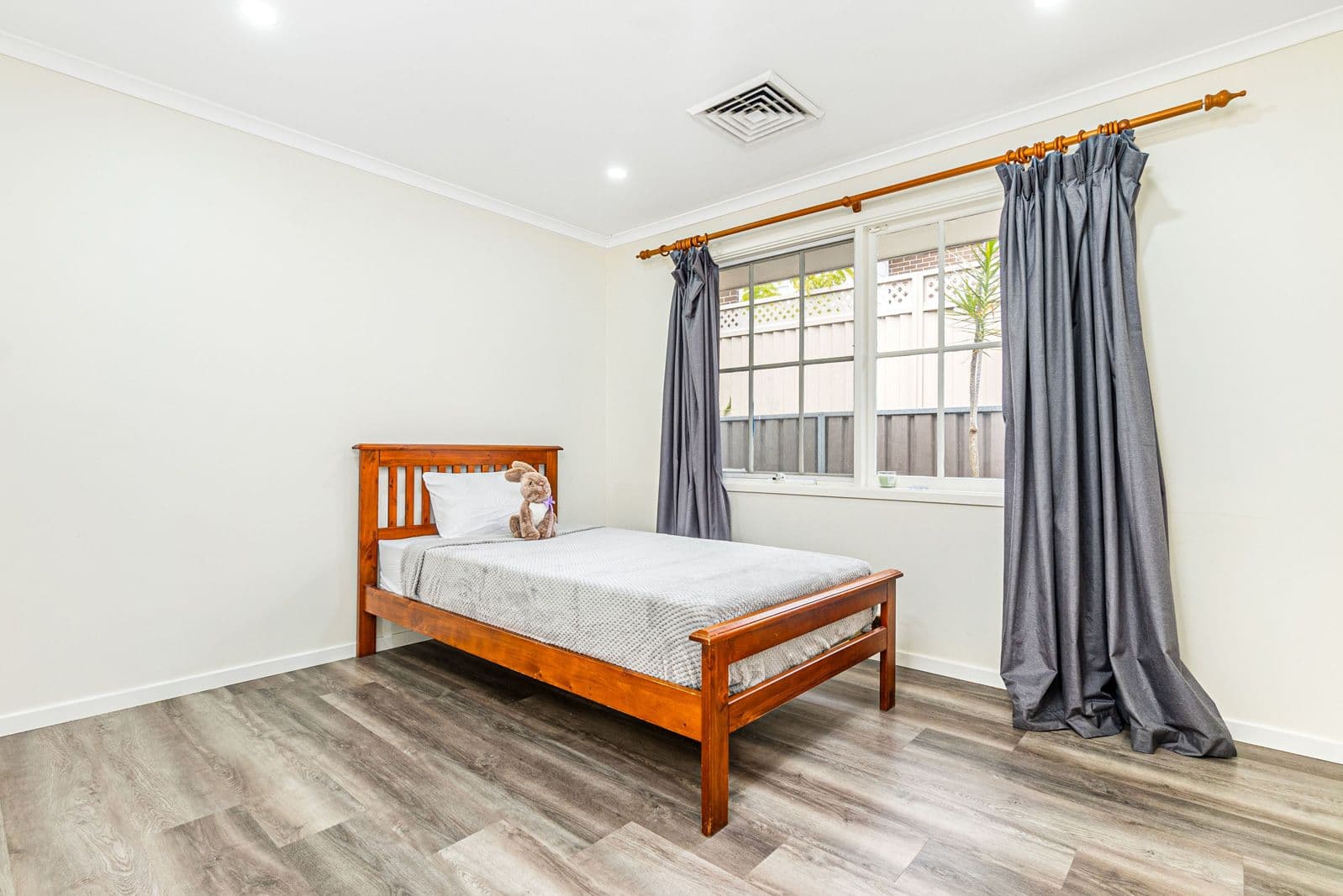 13 Carter Street, Seven Hills NSW 2147, Seven Hills - Thumbnail 7