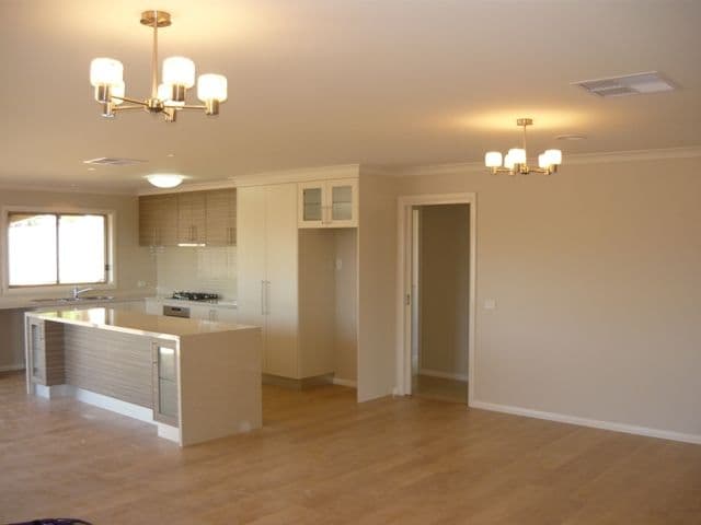 11 Lawson Circuit, LAVINGTON NSW 2641, Lavington - Thumbnail 2