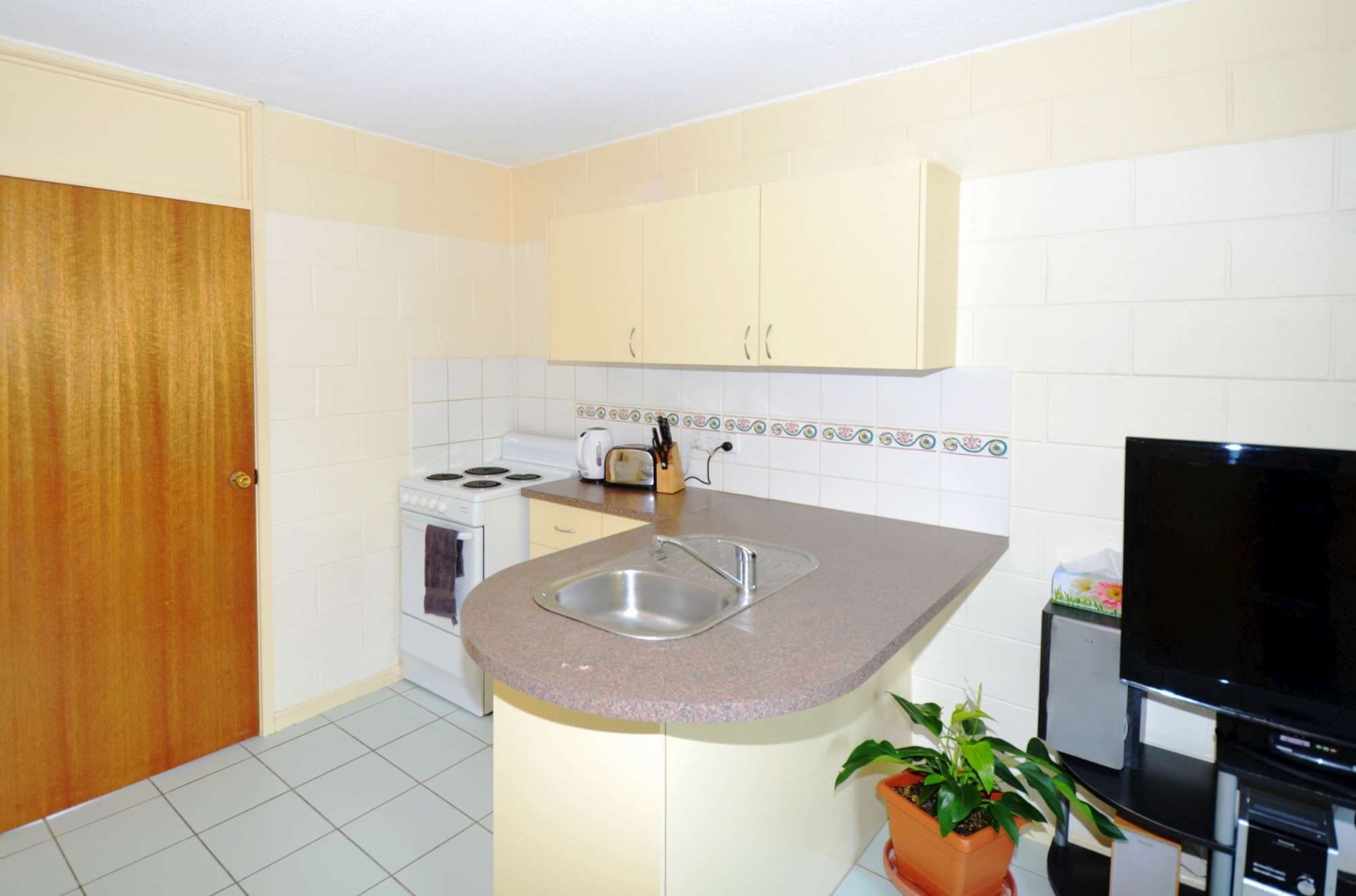 19 Ryan Street, NORTH WARD QLD 4810, North Ward - Thumbnail 6
