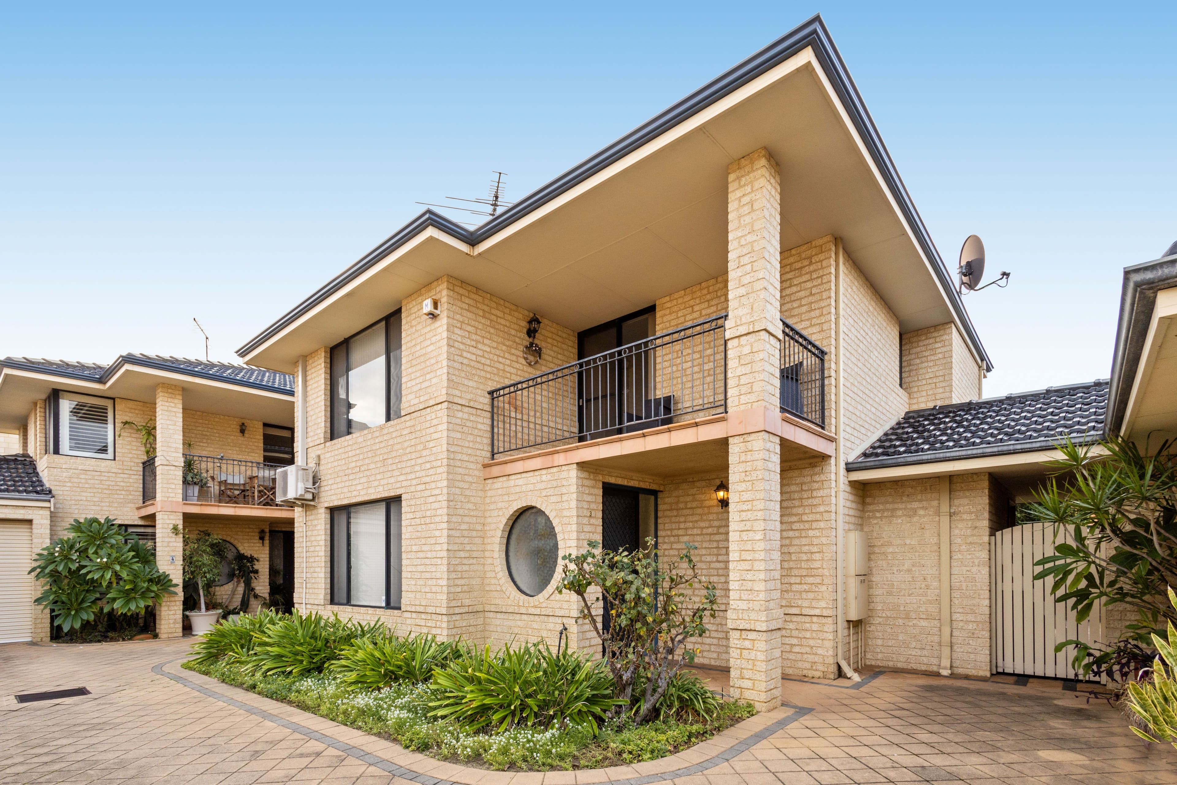 49 Moulden Avenue, Yokine WA 6060, Yokine - Thumbnail 2