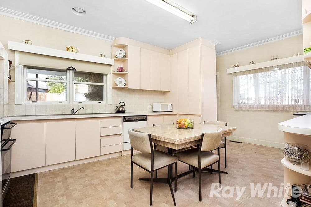 18 Gloucester Street, Mount Waverley VIC 3149, Mount Waverley - Thumbnail 3