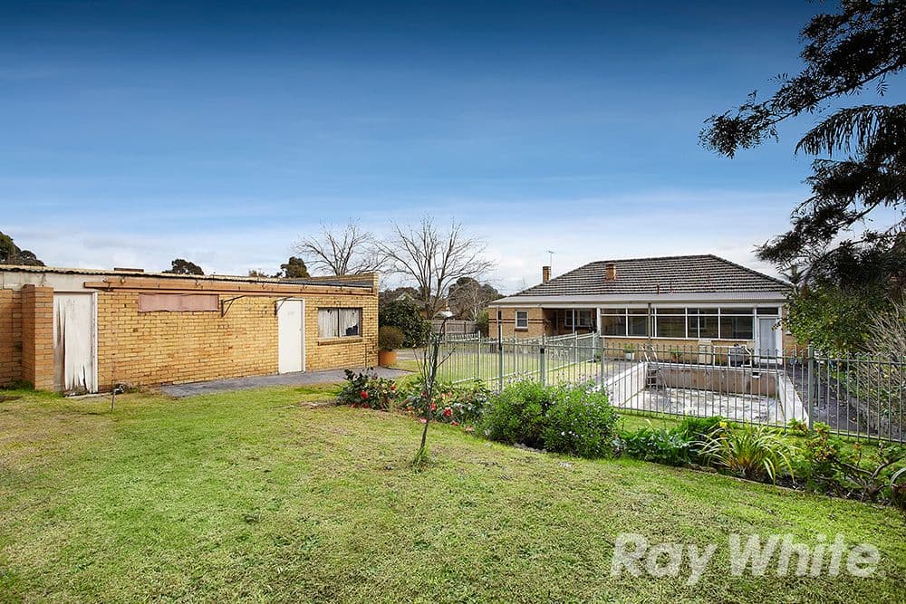 18 Gloucester Street, Mount Waverley VIC 3149, Mount Waverley - Thumbnail 8