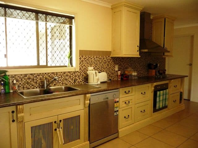 12 Bronte Street, WEST MACKAY QLD 4740, West Mackay - Thumbnail 2