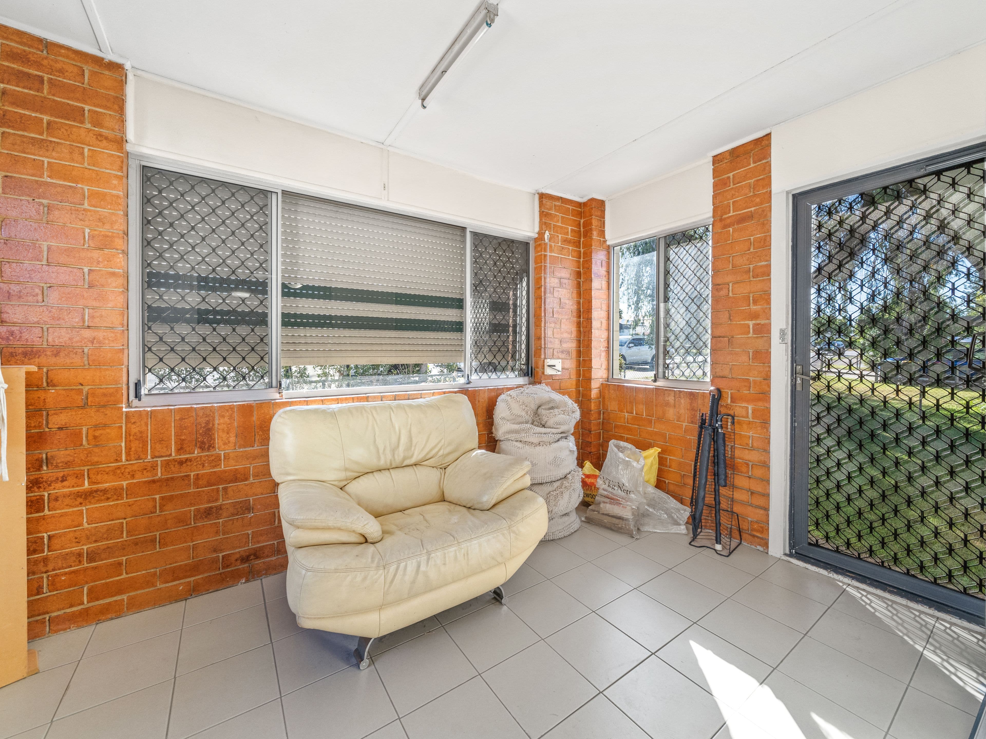 42 Raceview Street, Raceview QLD 4305, Raceview - Thumbnail 2