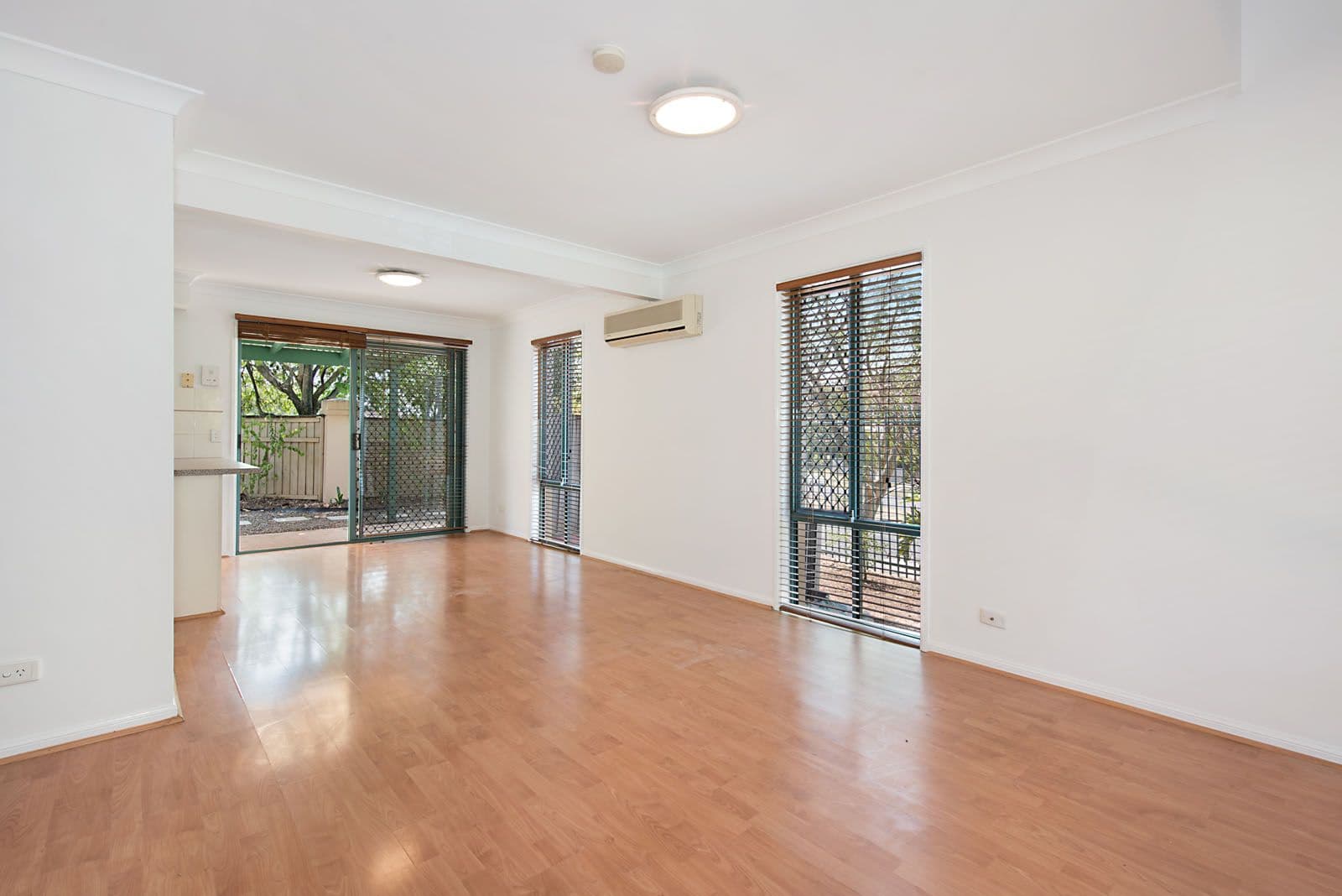96 Marshall Road, Holland Park West QLD 4121, Holland Park West - Thumbnail 3