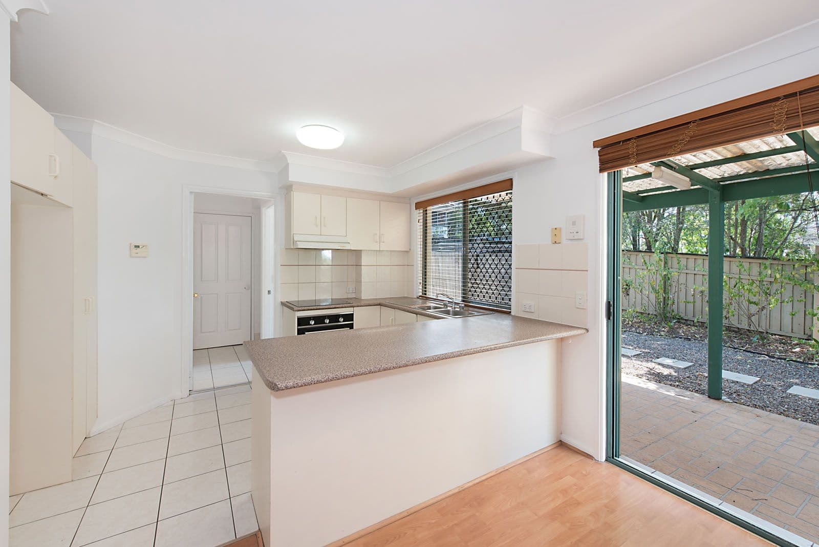96 Marshall Road, Holland Park West QLD 4121, Holland Park West - Thumbnail 4