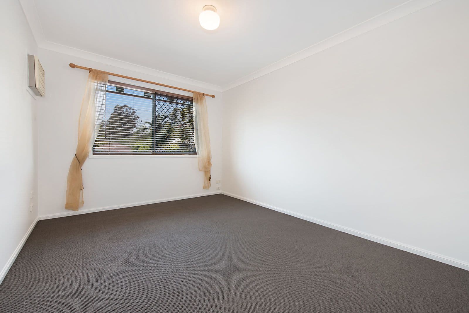 96 Marshall Road, Holland Park West QLD 4121, Holland Park West - Thumbnail 7
