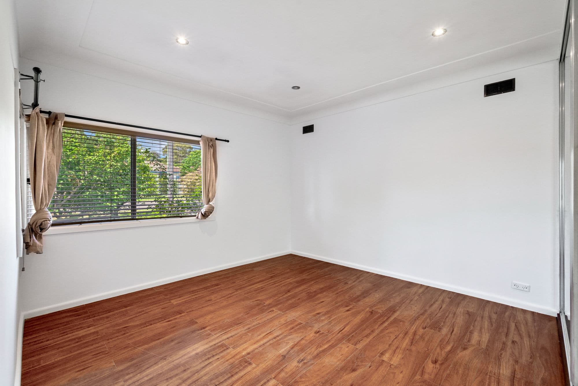 31 & 31A Hoddle Avenue, Bradbury NSW 2560, Bradbury - Thumbnail 4